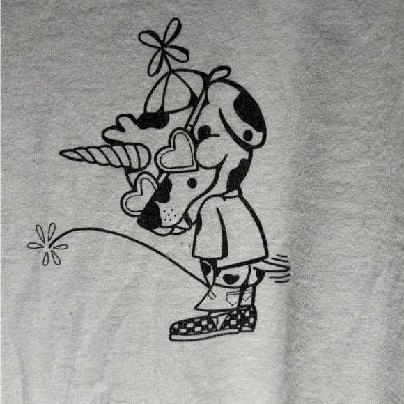 Graphic Tee with Colorful Design - Picture 4 of 5